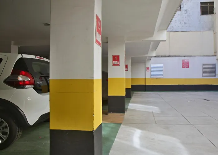5 Minutos Andando Ate A Praia Do Forte Cabo Frio, 1 Quarto, Ar Condicionado, Cozinha, Garagem, Ao Lado De Restaurantes E Comercio