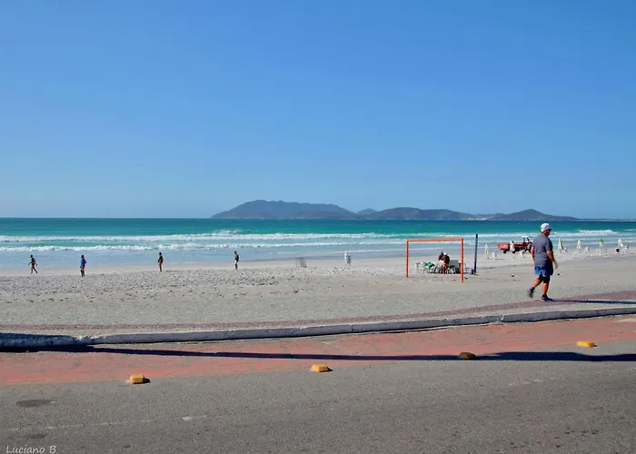 5 Minutos Andando Ate A Praia Do Forte Cabo Frio, 1 Quarto, Ar Condicionado, Cozinha, Garagem, Ao Lado De Restaurantes E Comercio
